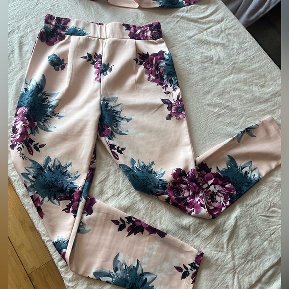 Cropped top and mid rise pant set by Solaris - Picture 7 of 11